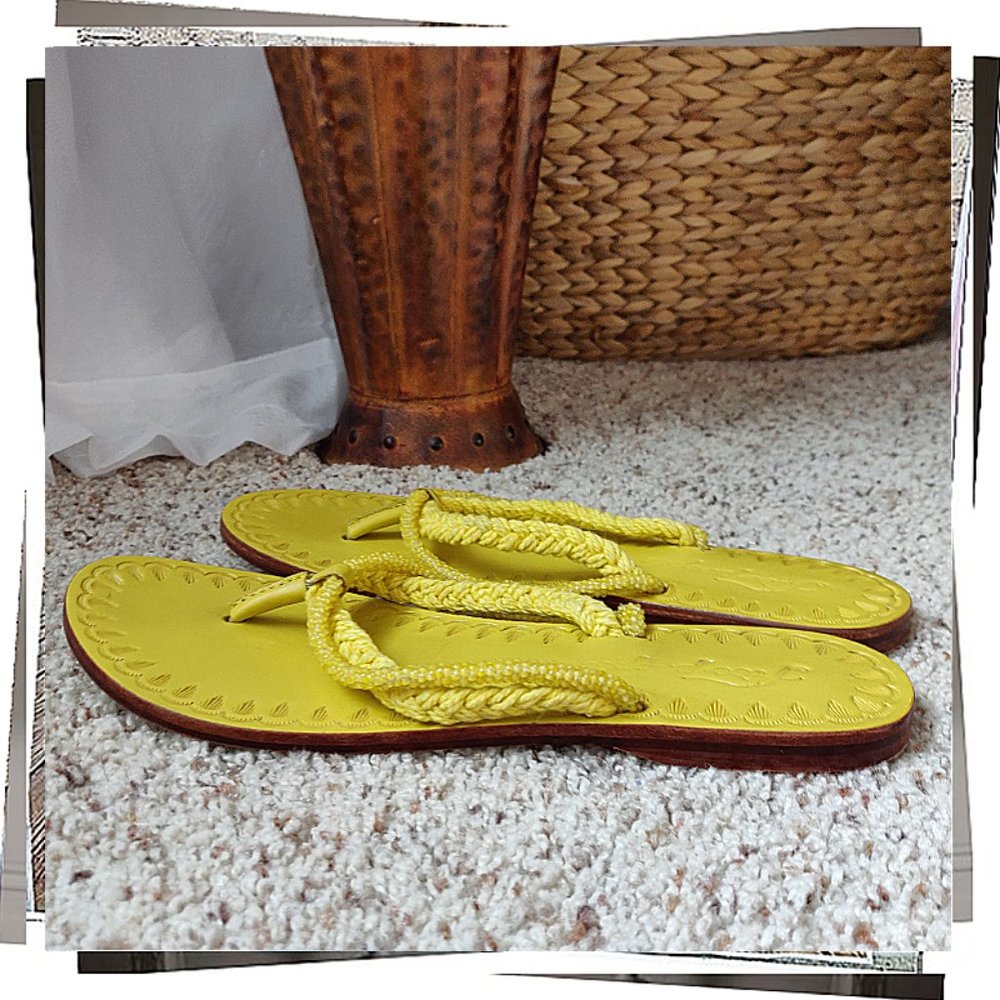 Canary Leather Menorca Thong Sandals (US 7 / EU 37) - Picture 2 of 4